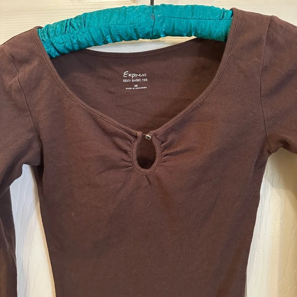 Express sexy basic long sleeve tee - Picture 2 of 5